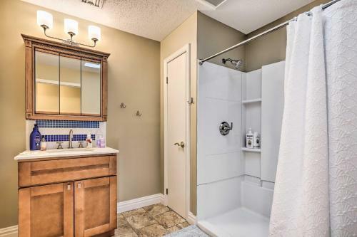 Chic, Cozy Home With Game Room In The Poconos!