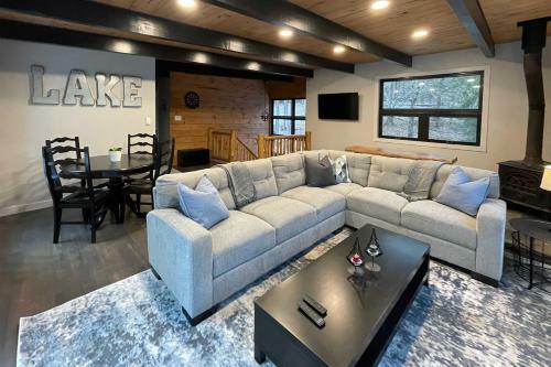 Modern Home With Deck Less Than Half Mi To Lake Harmony!