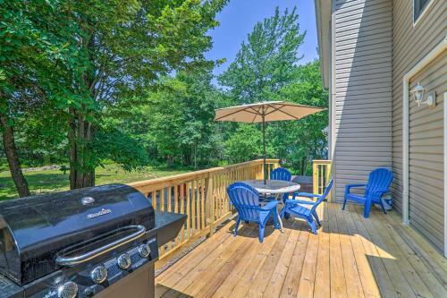 Long Pond Home With Hot Tub, Game Room, Fire Pit!