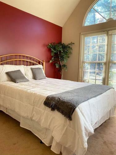 New Contemporary Chalet 5 Bed/3 Bath In Split Rock