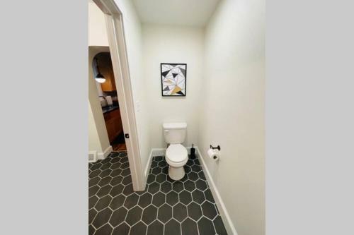 Villa Modernized City Home W/ Parking Downtown Lancaster
