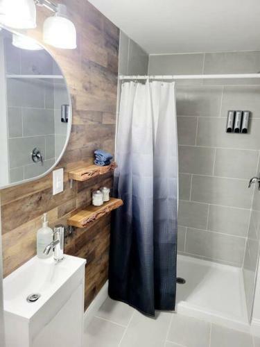 Villa Luxe On Walnut**king Size Bed**w/off St.parking**