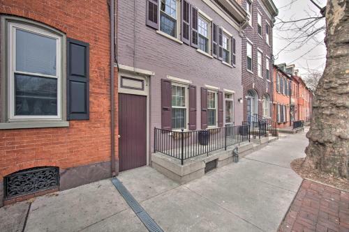 Lancaster Townhome Walk To Central Market!