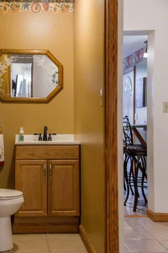 Prefect Location In Ss Flats W Pool Table!