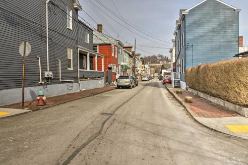Pittsburg Townhome Across From Strip District