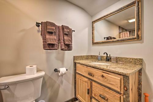 Rustic Tannersville Townhome Ski-in, Ski-out