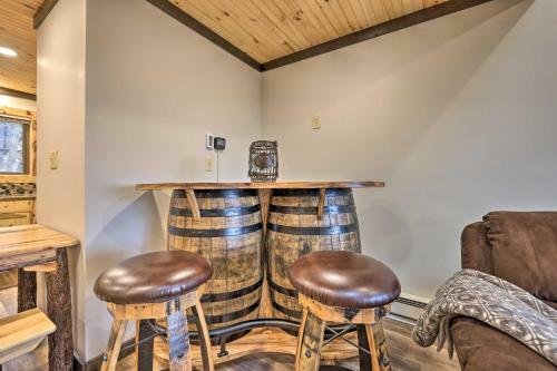 Rustic Tannersville Townhome Ski-in, Ski-out