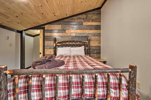 Rustic Tannersville Townhome Ski-in, Ski-out