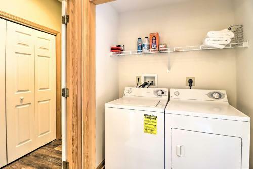 Camelback Mtn Ski Home With Deck - Near Waterpark!