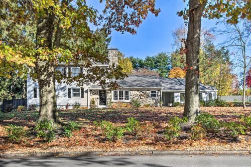 Wayne Home With Spacious Yard About 20 Mi To Philly