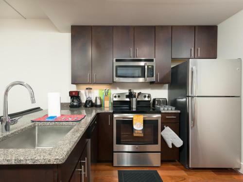 2br Fully Furnished Apartment In Downtown - Great Location Apts