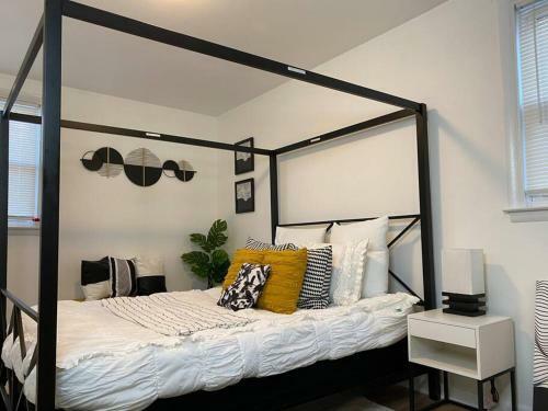Sleek 2 Bedroom Unit With Parking Plus Car Rental!
