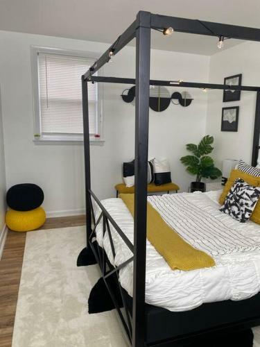 Sleek 2 Bedroom Unit With Parking Plus Car Rental!