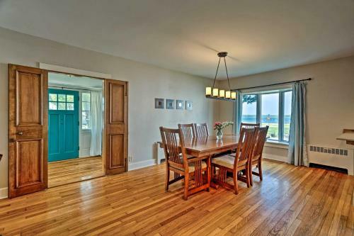 Common Fence Point Cottage With Ocean Views!