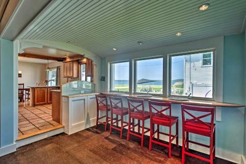 Common Fence Point Cottage With Ocean Views!