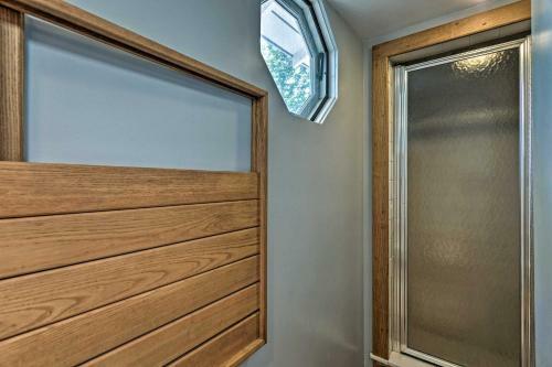 Common Fence Point Cottage With Ocean Views!