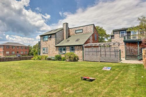 Coastal Abode With Beach Views, Walk To Beach And Bars!