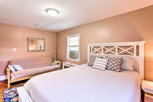 Coastal Abode With Beach Views, Walk To Beach And Bars!