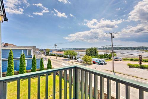 Coastal Abode With Beach Views, Walk To Beach And Bars!