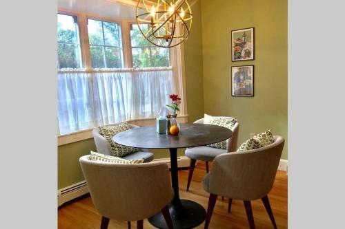 Blackstone Blvd Mansion House For Rent