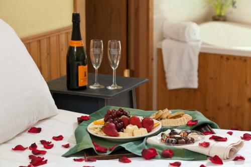 Posada Inn & Spa At Cedar Falls