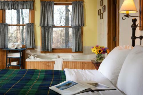 Posada Inn & Spa At Cedar Falls