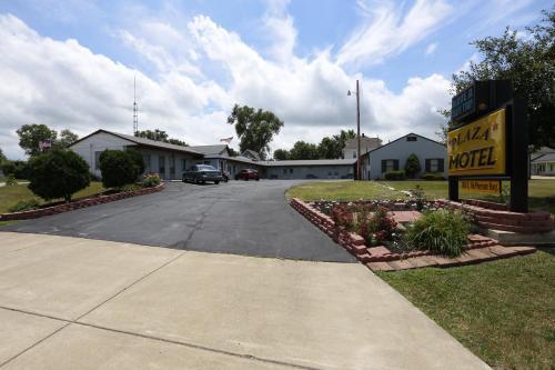 Plaza Motel