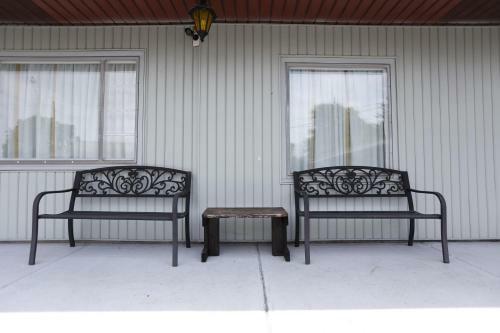 Plaza Motel