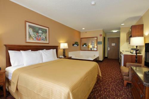 Hotel Coshocton Village Inn & Suites