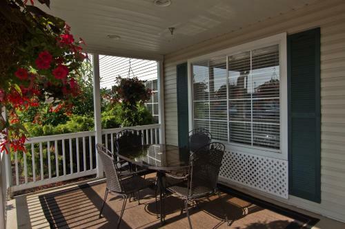 Hotel Coshocton Village Inn & Suites