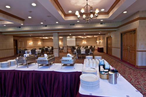 Hotel Coshocton Village Inn & Suites