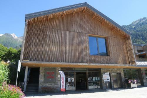 Apartamento Sunshine Apt W/ Private Terrace Facing Mountains!