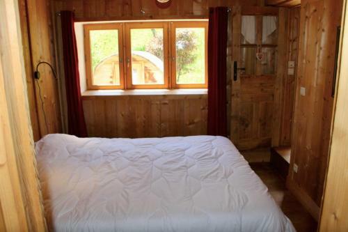 Charming Vintage Cottages With Balcony And Sauna