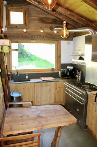 Charming Vintage Cottages With Balcony And Sauna