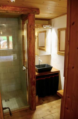 Charming Vintage Cottages With Balcony And Sauna