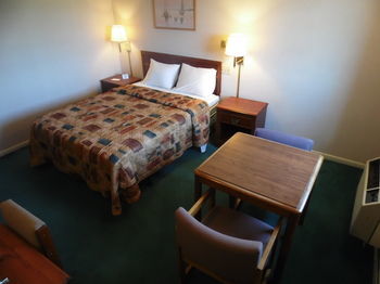 Motel Budgetel Inn & Suites