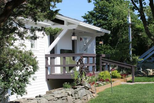 Posada Shelter Harbor Inn