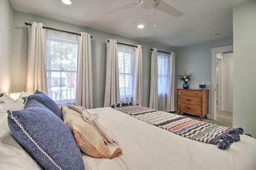 New! Renovated 2 Bed 2 Bath Apartment Downtown