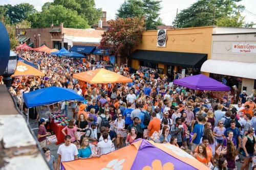 Clemson Farmhouse - Home Away From Home!