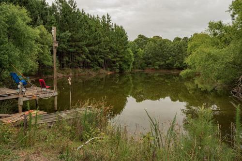 Fire Pit * Pool * Hot Tub * Fishing Pond W/ Jon Boat