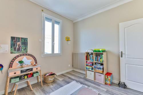 Maison Moderne Avec Cour Interieure Et Dependance