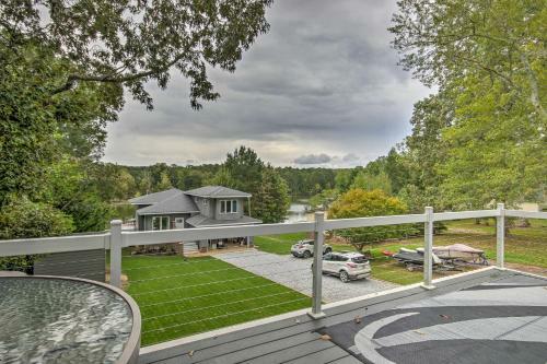 Waterfront Greenwood Getaway With Deck And Grill!
