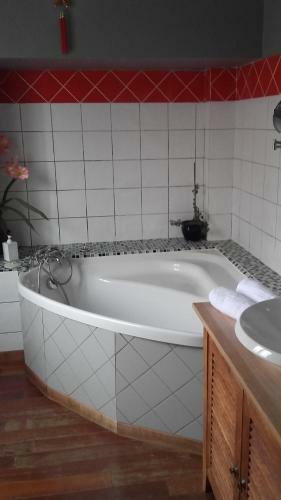 Hostal Itsara Suites