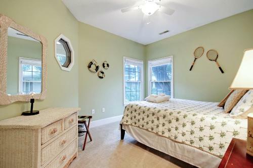 2715 Old Forest