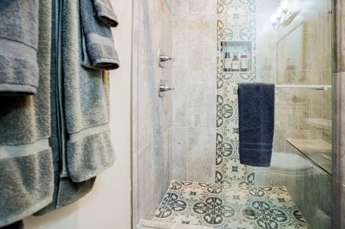 3 Minutes To Downtown! 2bd/2ba + Pet Friendly!
