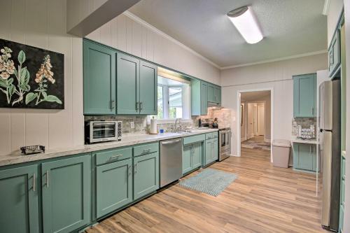 Family Home With Fire Pit, 2 Mi To Lake Access