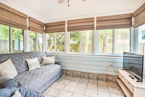 Beachy Isle Of Palms Home, 1 Block To Coast!