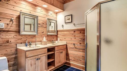 Boat House By Peace Vacations