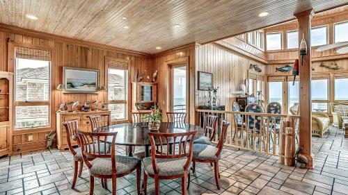 Boat House By Peace Vacations