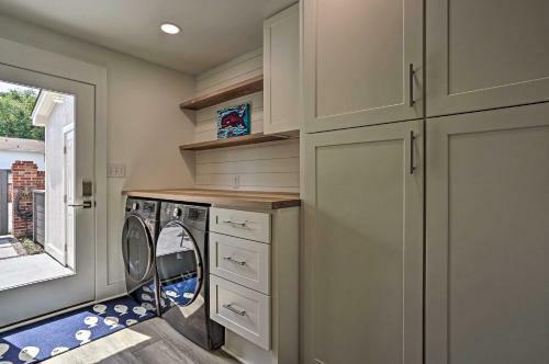 Contemporary Mt Pleasant Townhome Near Coast!